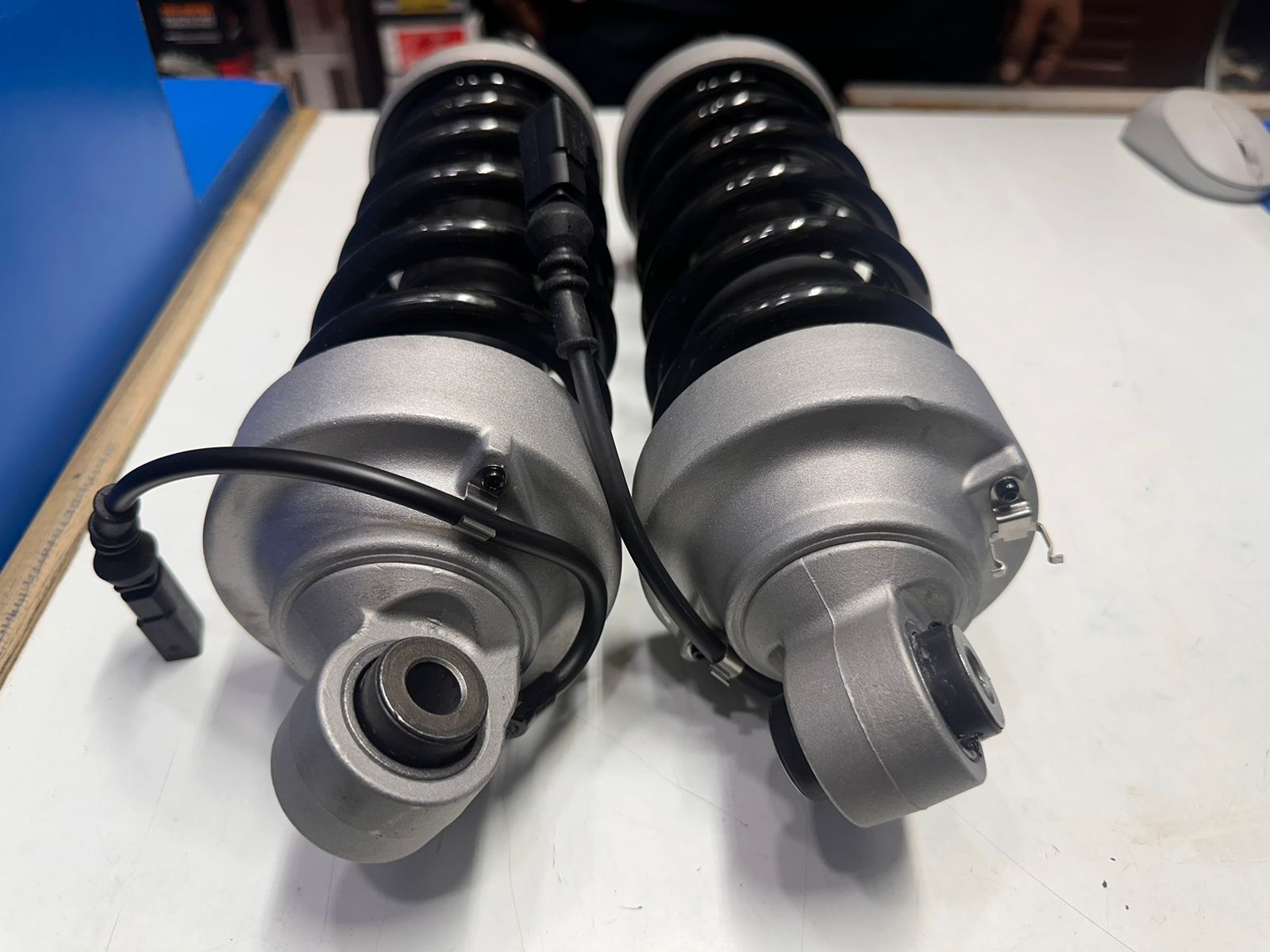 Audi R8 Rear Shocker
