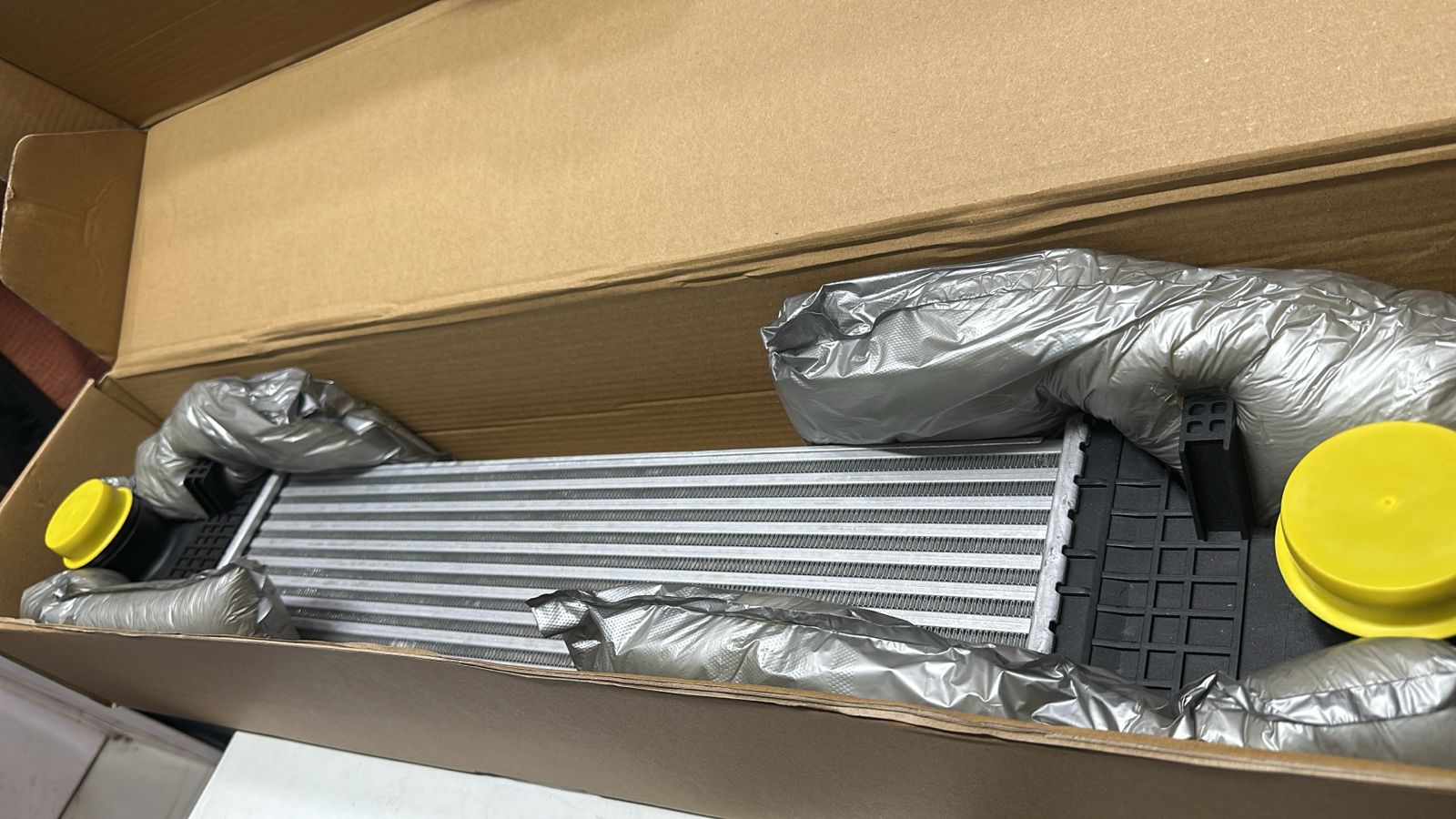 Mercedes Benz Intercooler A2045000200